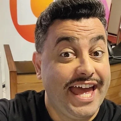 Neste próximo sábado dia 27 vai ao ar a participação do ator caxiense Edionatan Azeredo o "Dioninha" ele foi convidado a participar do quadro caldeirola.<!-- NICAID(15187465) -->