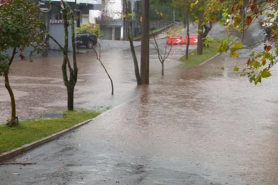 Hermano Favero / Grupo RBS Chuvas acima da média reacendem debate sobre drenagem urbana em Passo Fundo<!-- NICAID(16361724) -->