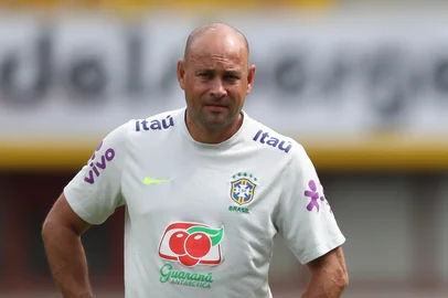 Lucas Figueiredo / CBF,divulgação Treino em Viena no Ernst Happel Stadion. Rogério Maia, Fernando Lázaro e Sylvinho. Lucas Figueiredo/CBF. Tirada em 9 de junho de 2018<!-- NICAID(14376709) -->