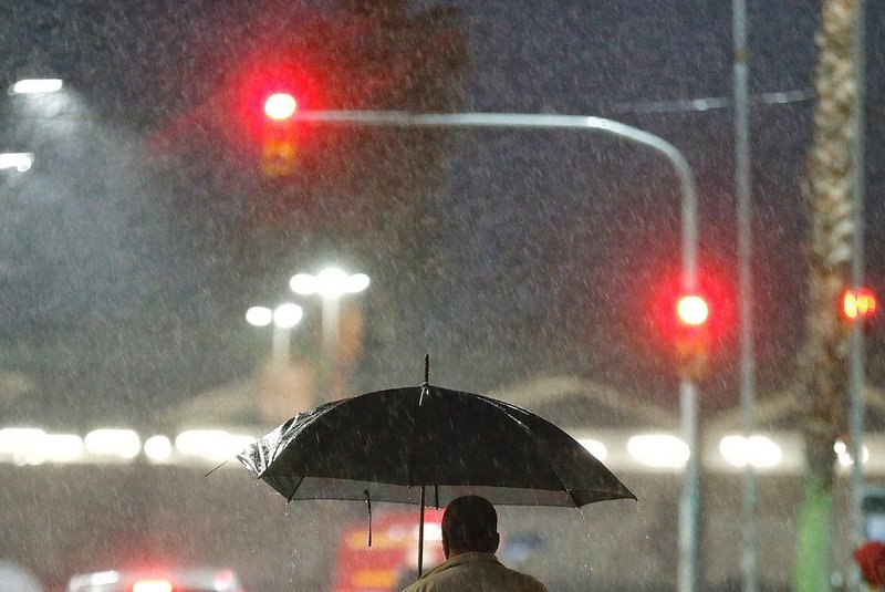 PORTO ALEGRE, RS, BRASIL,  09/06/2021- Tempo chuvoso em Porto Alegre. Foto:  Lauro Alves /Agencia RBS<!-- NICAID(14804457) -->