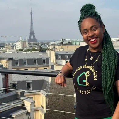 a empreendedora gaúcha Gabriela Valente, moradora da Restinga, em Porto Alegre, apresentou o projeto Diáspora Poderosa, em Paris<!-- NICAID(16329691) -->