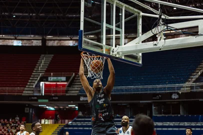 Caxias Basquete venceu o Brasília, fora de casa, em sua quinta partida no NBB 16.Indexador: MATHEUS MARTINS MARANHAO<!-- NICAID(15594885) -->