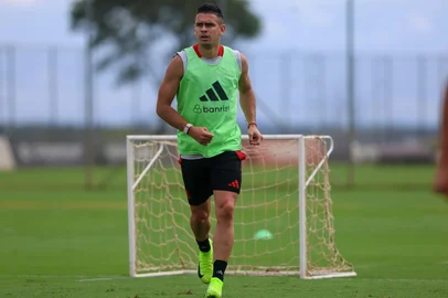 PORTO ALEGRE, RS, BRASIL, 12-03-2025: O atacante Rafael Borré participa de treino do Inter no CT Parque Gigante. (Foto: Ricardo Duarte/Inter/Divulgação)<!-- NICAID(15994349) -->