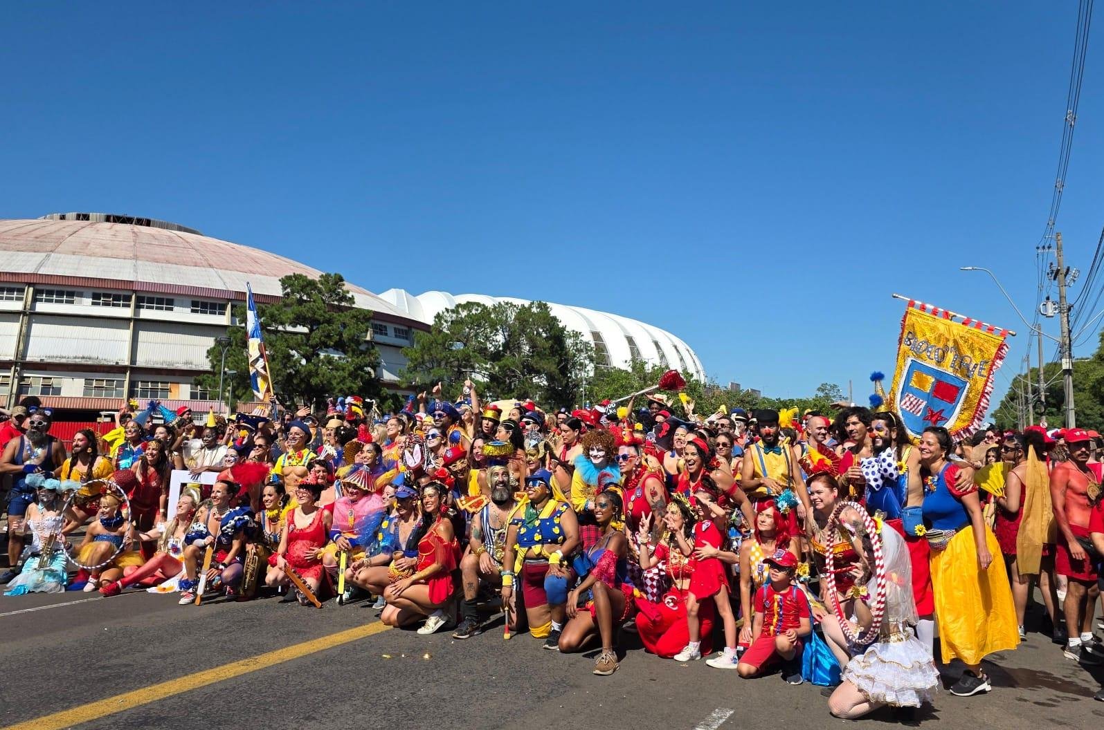 Carnaval de rua de Porto Alegre ter&aacute; 18 blocos em cinco circuitos; confira a programa&ccedil;&atilde;o