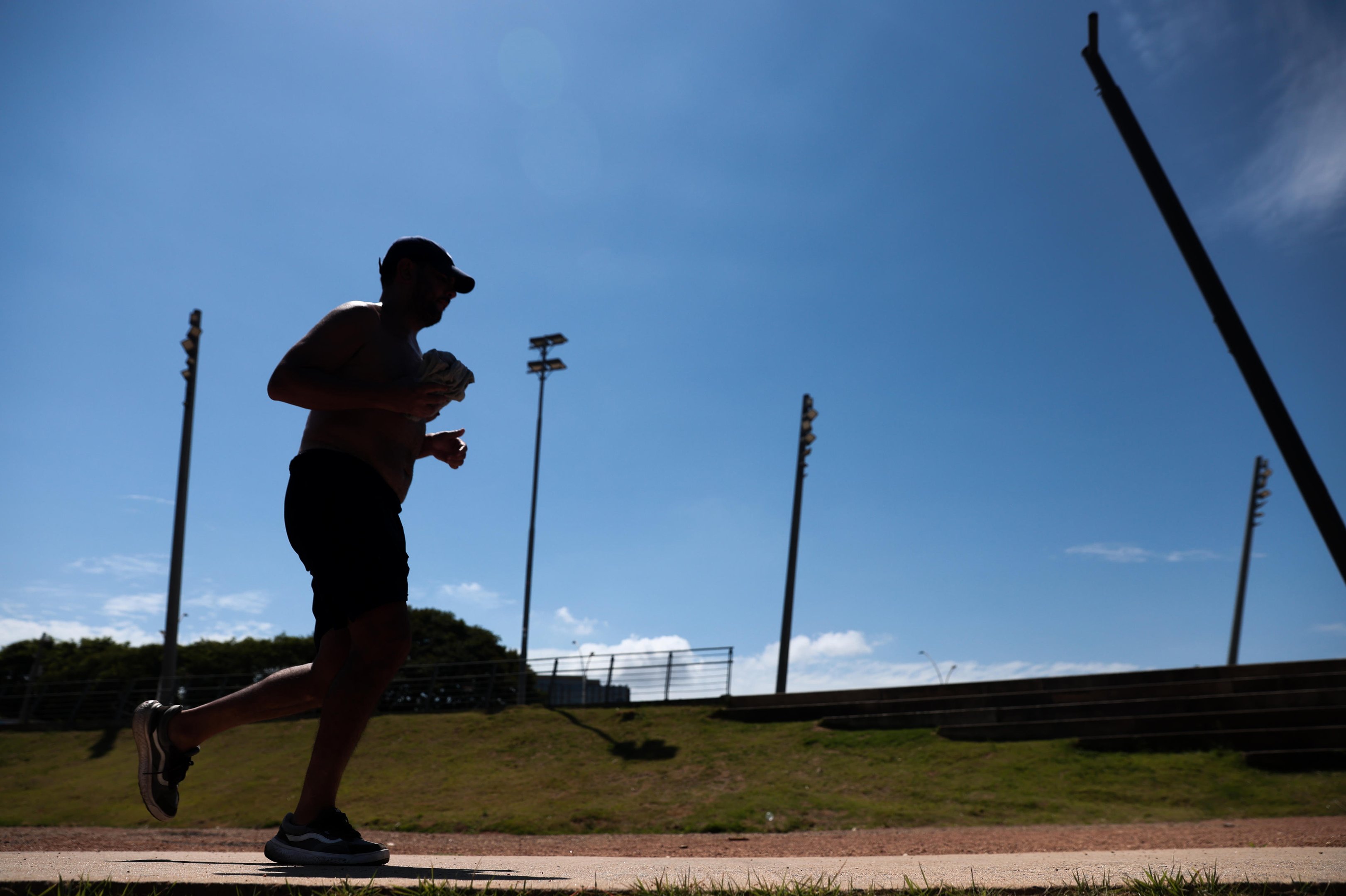 Porto Alegre tem mais um dia de calor&atilde;o nesta quarta-feira; veja quanto marcaram os term&ocirc;metros