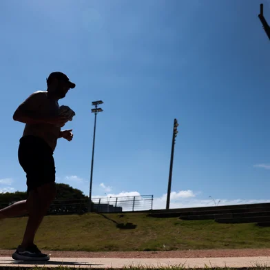 PORTO ALEGRE, RS, BRASIL, 28-01-2026: CLIMA. Onda de calor avança e eleva temperaturas no verão do RS. Foto: Jonathan Heckler/Agência RBS<!-- NICAID(16213092) -->
