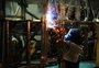 Juro, cautela e crise na Argentina explicam queda de 8,7% na indústria do RS em 2023