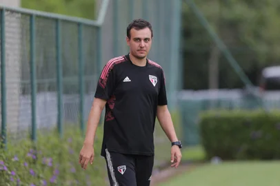 Lucas Piccinato, técnico<!-- NICAID(15482939) -->