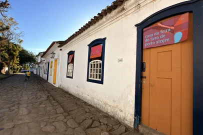 Casa da Feira do Livro de Porto Alegre na Flip, a Festa Literária Internacional de Paraty<!-- NICAID(16331155) -->