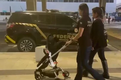 Polícia Federal repatria bebê vítima de tráfico humano<!-- NICAID(16002641) -->