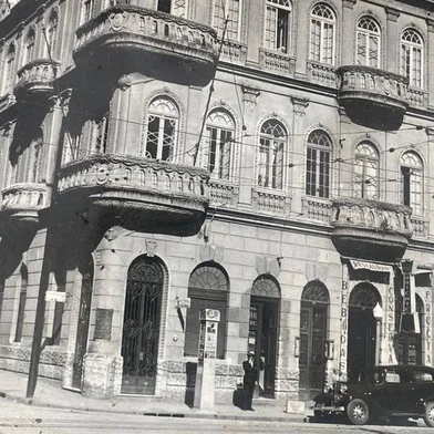 Prédio do Instituto Pereira Filho, na esquina da Pinto Bandeira com Voluntários da Pátria<!-- NICAID(15847516) -->
