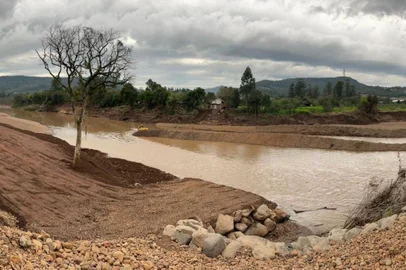 Obras da ponte provisória sobre o Rio Caí, em Feliz<!-- NICAID(15837058) -->