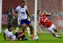 A análise do pênalti reclamado pelo Inter contra o Bahia