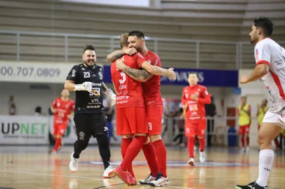 Comemoração de gol da Alaf, de Lajeado, no gauchão de futsal 2023.