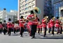 Com escolas, bandas marciais e muito frio, Rua Sinimbu recebe o desfile de 7 de Setembro, em Caxias