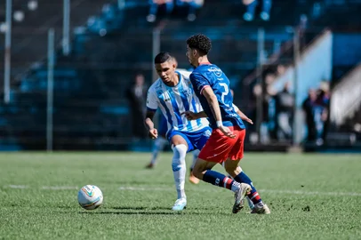 Cruzeiro venceu o Gramadense por 1 a 0 no jogo de ida das semifinais da Série B do Gauchão, a Terceirona. Jogo em Cachoeirinha, na Arena Cruzeiro.Indexador: JulianoSantos<!-- NICAID(15602108) -->