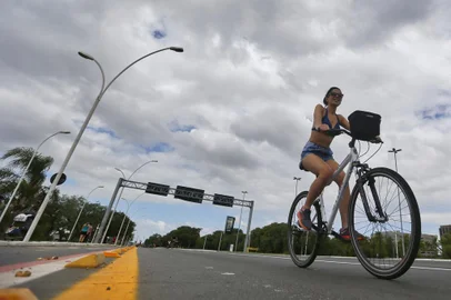 PORTO ALEGRE, RS, BRASIL - 09.01.2022 - Ambiental de clima na Capital. (Foto: Lauro Alves/Agencia RBS)<!-- NICAID(14985825) -->