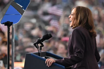 US Vice President Democratic presidential candidate Kamala Harris speaks at Howard University in Washington, DC, on November 6, 2024. Donald Trump won a sweeping victory on November 6, 2024 in the US presidential election, defeating Kamala Harris to complete an astonishing political comeback that sent shock waves around the world. (Photo by Mandel NGAN / AFP)Editoria: POLLocal: WashingtonIndexador: MANDEL NGANSecao: electionFonte: AFPFotógrafo: STF<!-- NICAID(15908669) -->