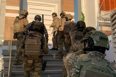 Operação da Polícia Civil combate grupo de empresas que fraudam licitações e se revezam em contratos de merenda e limpeza com órgãos públicos.<!-- NICAID(16185326) -->