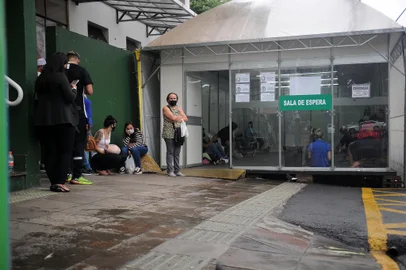 CAXIAS DO SUL, RS, BRASIL, 05/01/2022 - Aumenta procura de testes para covid 19 na cidade. (Marcelo Casagrande/Agência RBS)<!-- NICAID(14983138) -->