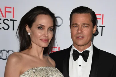 588711791Writer-director-producer-actress Angelina Jolie Pitt (L) and actor-producer Brad Pitt arrive for the opening night gala premiere of Universal Pictures' 'By the Sea' during AFI FEST 2015 presented by Audi at the TCL Chinese Theatre in Hollywood, California on November 5, 2015.         AFP PHOTO / MARK RALSTON (Photo by MARK RALSTON / AFP)Editoria: ACELocal: West HollywoodIndexador: MARK RALSTONSecao: cinemaFonte: AFPFotógrafo: STF<!-- NICAID(15226543) -->