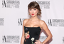 Taylor Swift entra para o Hall da Fama dos Compositores e se torna a mulher mais jovem da história a receber a honra