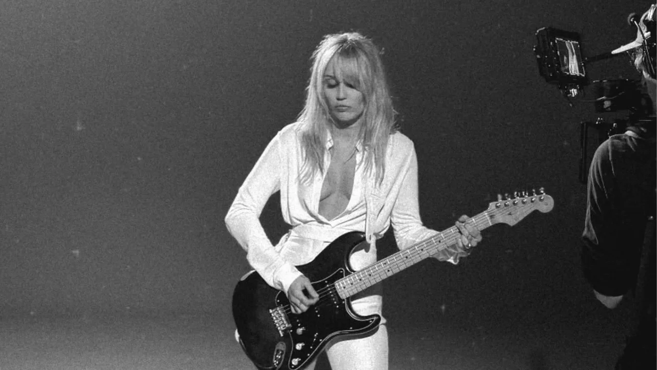 Miley lança Bass Persuades: conheça o novo álbum da cantora | Atlântida