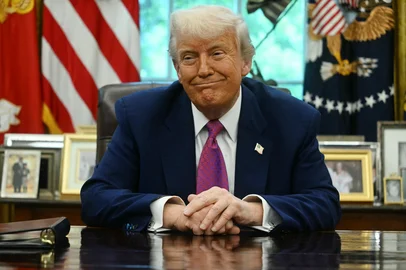 US President Donald Trump listens during an announcement about the Golden Dome missile defense shield, in the Oval Office of the White House on May 20, 2025, in Washington, DC. (Photo by Jim WATSON / AFP)Editoria: POLLocal: WashingtonIndexador: JIM WATSONSecao: politics (general)Fonte: AFPFotógrafo: STF<!-- NICAID(16042341) -->