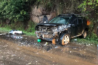Duas pessoas ficam feridas em acidente na RS-324 em Marau<!-- NICAID(16052814) -->