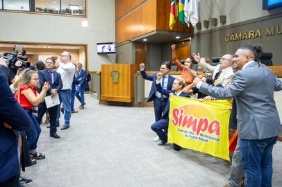 Movimentação de plenário. (Foto: Júlia Urias/CMPA - Uso público, resguardado o crédito obrigatório