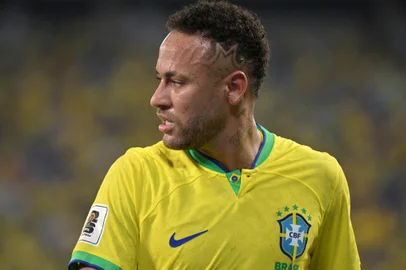 Brazil's forward Neymar gestures during the 2026 FIFA World Cup South American qualification football match between Brazil and Venezuela at the Arena Pantanal stadium in Cuiaba, Mato Grosso State, Brazil, on October 12, 2023. (Photo by NELSON ALMEIDA / AFP)Editoria: SPOLocal: CuiabáIndexador: NELSON ALMEIDASecao: soccerFonte: AFPFotógrafo: STF<!-- NICAID(15755167) -->