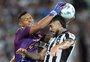 Titular de seleção e média de um gol sofrido por jogo: o desempenho do goleiro na mira do Inter