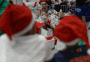 Papai Noel, karaokê e "Esqueceram de Mim": como foi a véspera de Natal em um abrigo de Canoas