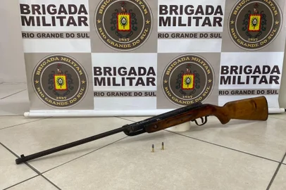 Após denúncia de ameaça contra menor de idade, arma é apreendida em Antônio Prado <!-- NICAID(15907790) -->