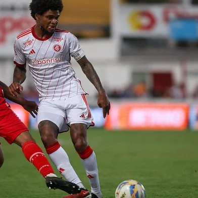 luiz adriano do inter contra o sao luiz de ijui