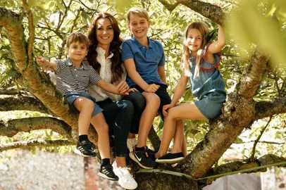 Kate Middleton publica foto com os filhos no Dia das Mães britânico<!-- NICAID(15380062) -->