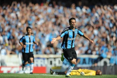 Campeonato Brasileiro 2010,Grêmio x Botafogo no estádio Olímpico.Jogador Jonas faz o segundo gol do Grêmio<!-- NICAID(6366275) -->