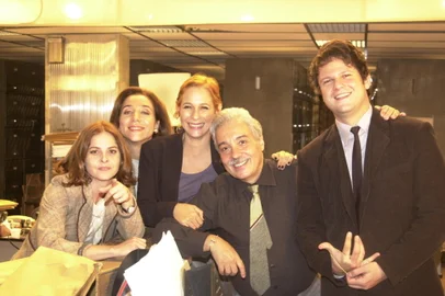 Os cinco personagens do programa Os Aspones: Caio (Pedro Paulo Rangel), Leda (Andréa Beltrão), Anete (Marisa Orth), Moira (Drica Moraes) e Tales (Selton Mello). Fonte: TV Globo Fotógrafo: João Miguel Júnior<!-- NICAID(982968) -->
