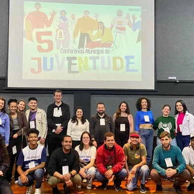 O Sindiserv foi o palco para 160 jovens debaterem o futuro que desejam para Caxias, durante a 5ª Conferência Municipal da Juventude (CMJ) que ocorreu no último sábado, dia 14 de setembro.<!-- NICAID(15868859) -->