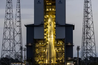 The European Space Agency (ESA) satellite launcher Ariane 6 rocket is seen prior to its maiden launch at the Guiana Space Centre in Kourou, French Guiana, on July 9, 2024. (Photo by jody amiet / AFP)Editoria: SCILocal: KourouIndexador: JODY AMIETSecao: satellite technologyFonte: AFPFotógrafo: STR<!-- NICAID(15809505) -->