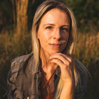 O lançamento da versão traduzida de o 'O Que Acontece No Invisível', será em 19/08, em Buenos Aires na Caburé Libros.O título da versão em espanhol é "Que pasa en lo invisible".<!-- NICAID(15490785) -->