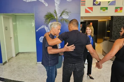 Clodoaldo e Cafu em velório de Zagallo