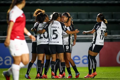 Partida entre Santa Fe x Corinthians, realizado esta noite no EstÃ¡dio Florencio Sola, jogo vÃ¡lido pela Conmebol Libertadores Feminina 2025. Buenos Aires / Argentina - 08/10/2025. Foto: Â©Rodrigo Gazzanel / Ag. Corinthians<!-- NICAID(16143122) -->