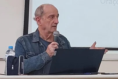 "Não há como dividir o mundo entre humanos e robôs", diz o linguista Dominique Maingueneau, que palestra em o Fundo<!-- NICAID(15730759) -->