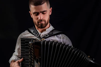 Acordeonista Gabriel Augustin<!-- NICAID(16120145) -->