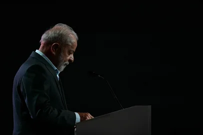 PABLO PORCIUNCULA / AFP Brazil's President Luiz Inacio Lula da Silva gets ready to deliver a speech during the COP30 UN Climate Change Conference opening ceremony in Belem, Para State, Brazil on November 10, 2025. The COP30 runs from November 10 to 21, and the 50,000 participants will feel the heavy, humid air of the Amazon rainforest, and face the daunting task of keeping global climate cooperation from collapsing.. (Photo by Pablo PORCIUNCULA / AFP)<!-- NICAID(16164196) -->