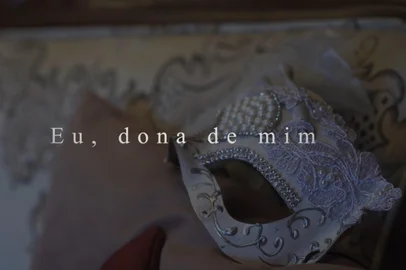 O documentário "Eu, Dona de Mim", que aborda a violência doméstica a partir de depoimentos de vítimas e profissionais que atuam na defesa e proteção de mulheres que sofreram violência doméstica, será exibido no dia 19, às 14h, na UCS Cinema, em Caxias. A sessão é aberta ao público e tem entrada franca.Com realização da Casa Vitória, espaço de acolhimento para mulheres vítimas de violência doméstica em Canela, a obra aborda o tema com um olhar sensível e técnico, mostrando a realidade que nem sempre é vista. Logo após a sessão, haverá uma roda de conversa com a psicóloga da Casa Vitória, Denize Kochi.<!-- NICAID(16161065) -->