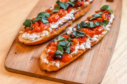 happy hour, tabua, destemperados, vinho, caponata, batata, homus, azeitona empanada, bruschetta, queijo folhado<!-- NICAID(15510118) -->
