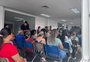 Pacientes reclamam de superlotação e macas improvisadas no Hospital Nossa Senhora das Graças, em Canoas