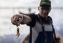 Reflexo da enchente, safra do camarão frustra pescadores em Rio Grande: “Não estamos conseguindo pagar as contas”